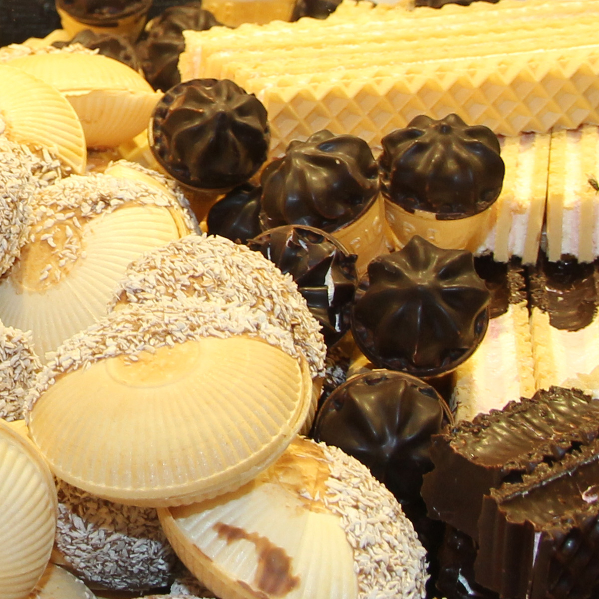 Schaustellerbetrieb Erni & Renate Fichna, Dortmund - S&uuml;&szlig;warenstand Zuckerh&auml;s´le - Frische Schaumwaffeln - Gastronomie, Kirmes, Volksfest, Dortmunder Weihnachtsmarkt
