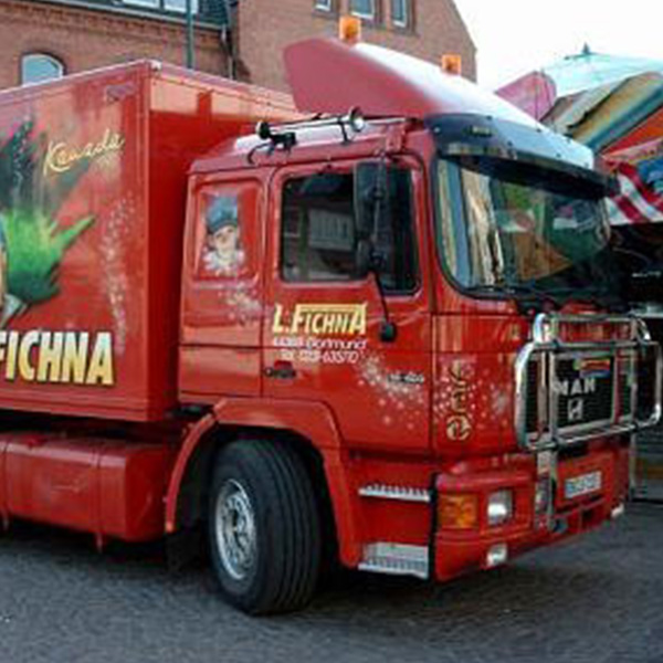 Zugmaschine aus dem Fuhrpark des Schaustellerbetriebs Kleuser Fichna, heute Schaustellerbetrieb Erni und Renate Fichna in Dortmund - Familienunternehmen seit 1786.